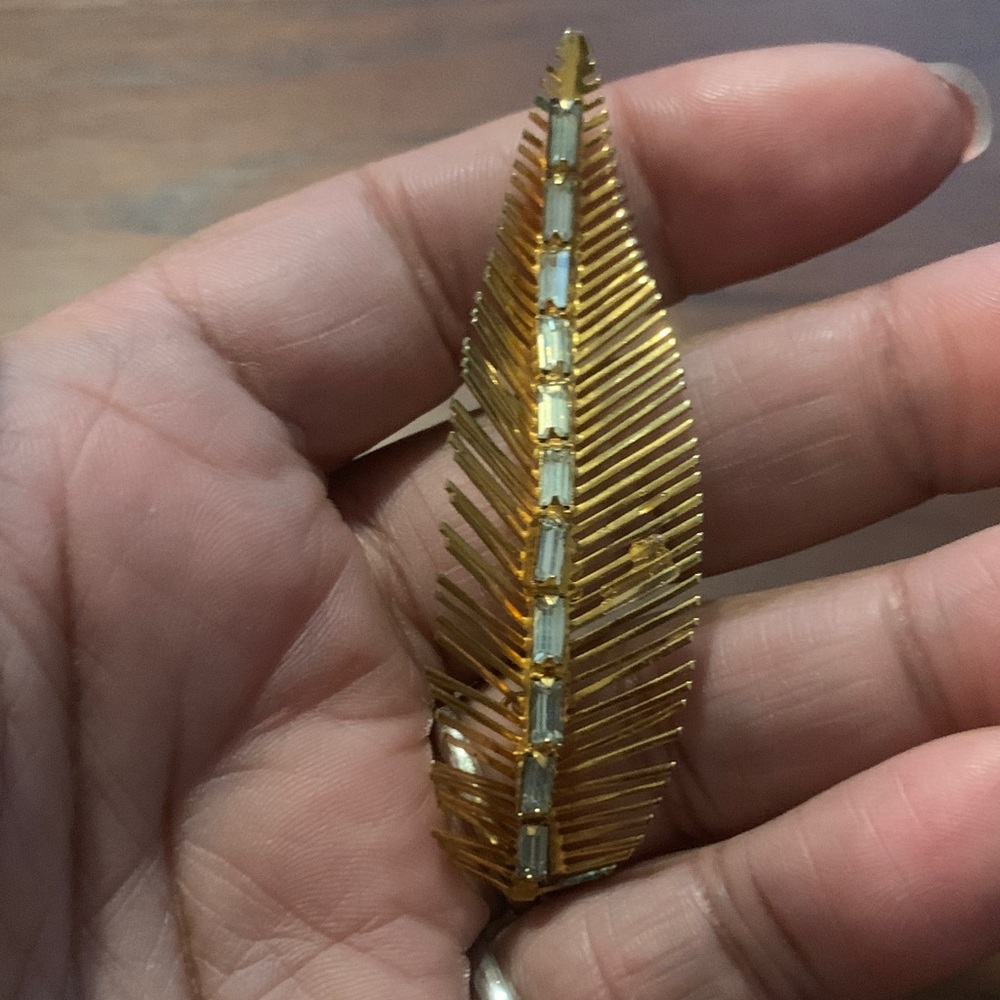 Vintage Gold Leaf Brooch